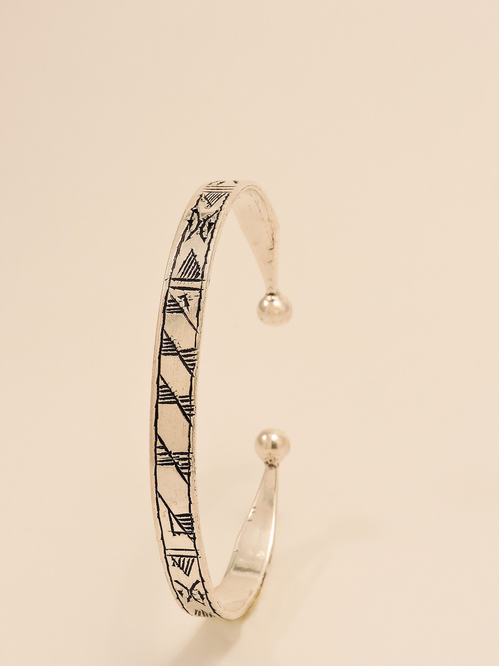 Bracelet ouvert en laiton plaqué argent