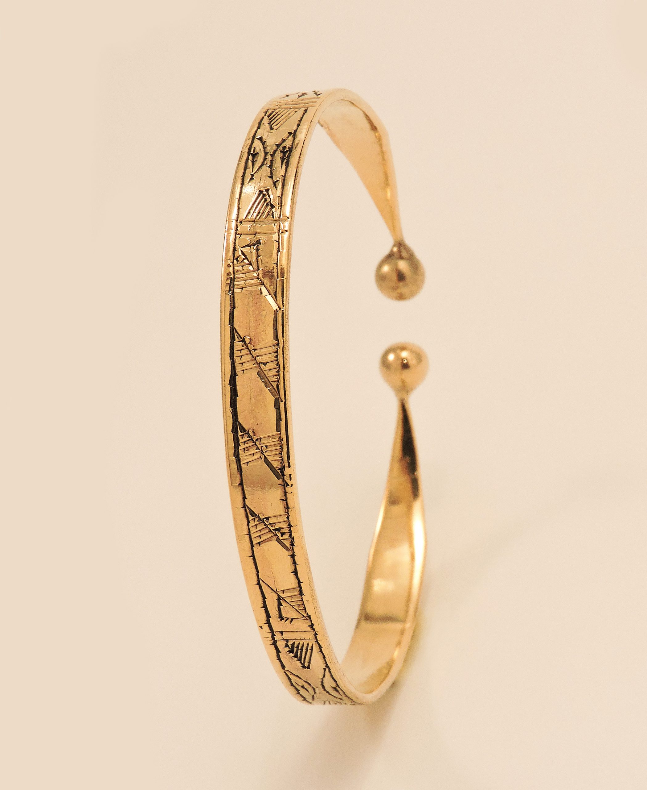 Bracelet ouvert en laiton doré