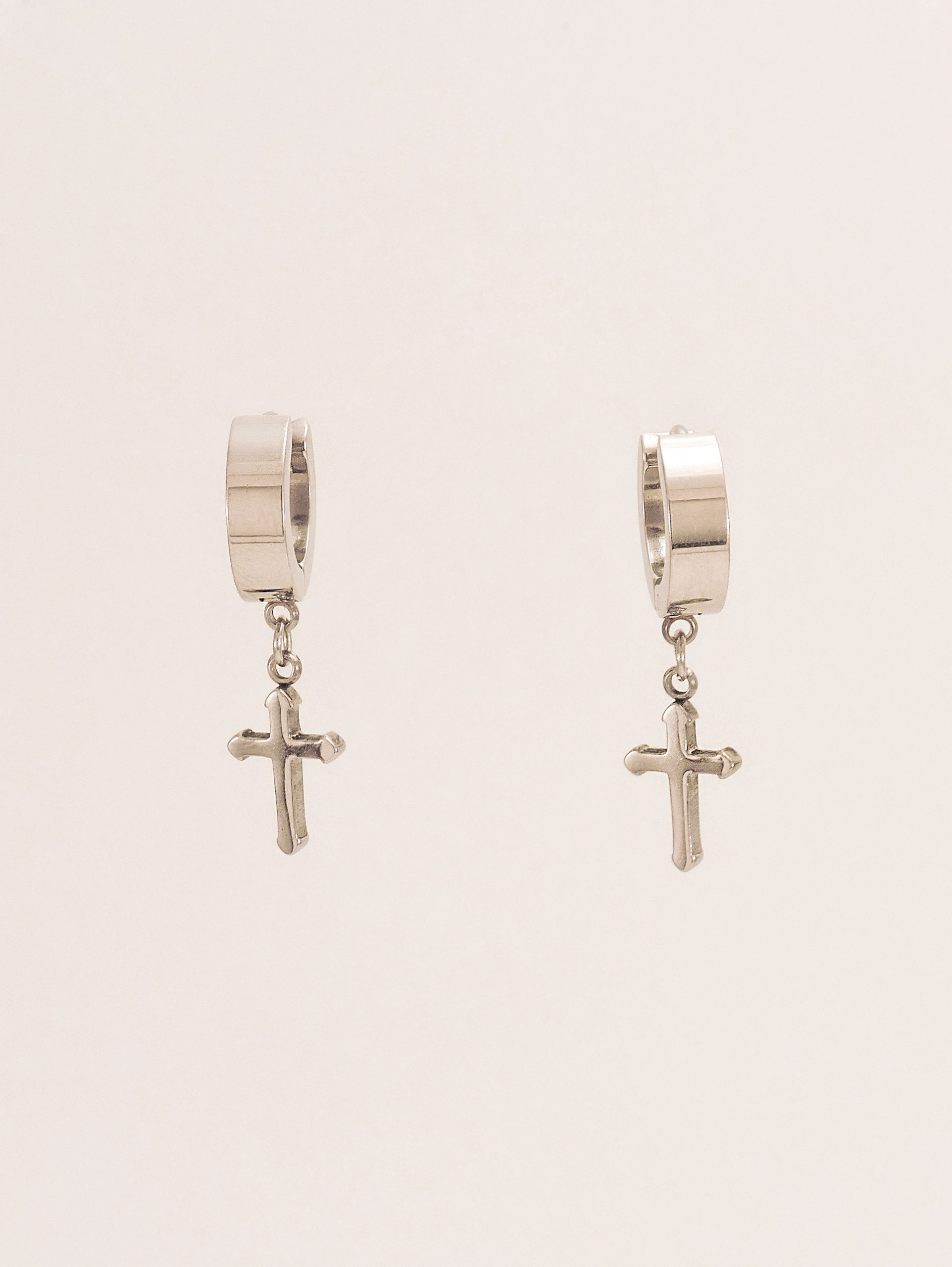 Boucles d'oreilles homme avec croix en acier inoxydable