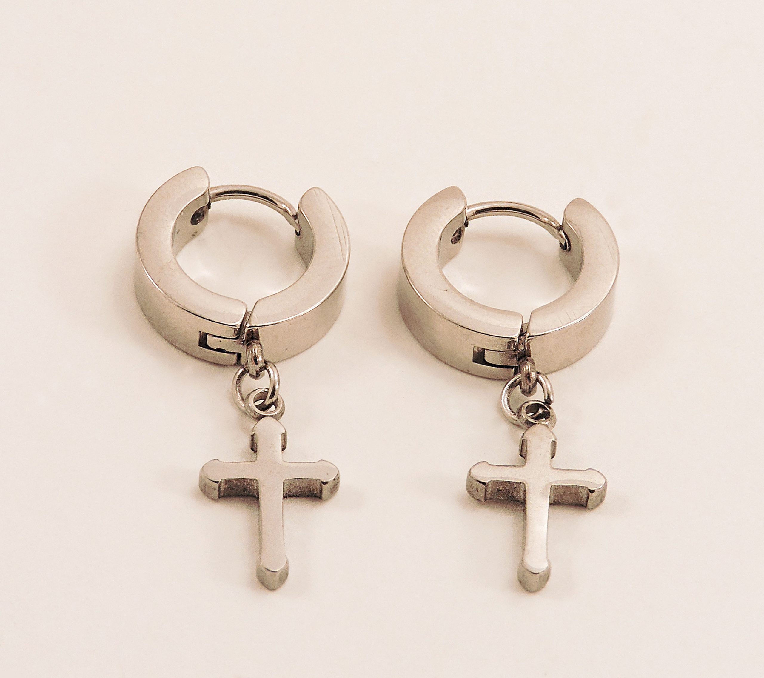 Boucles d'oreilles homme avec croix en acier inoxydable