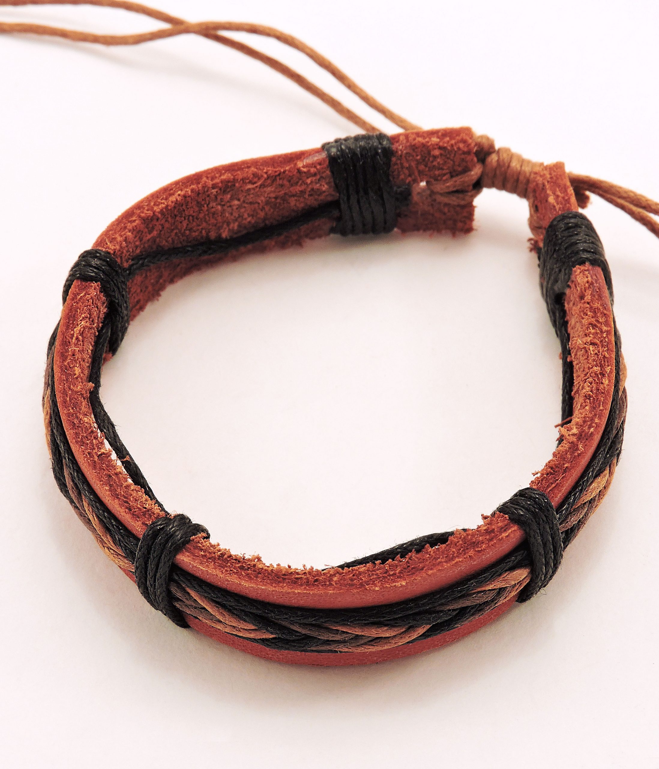 Bracelet en cuir et cordon pour homme couleurs foncées