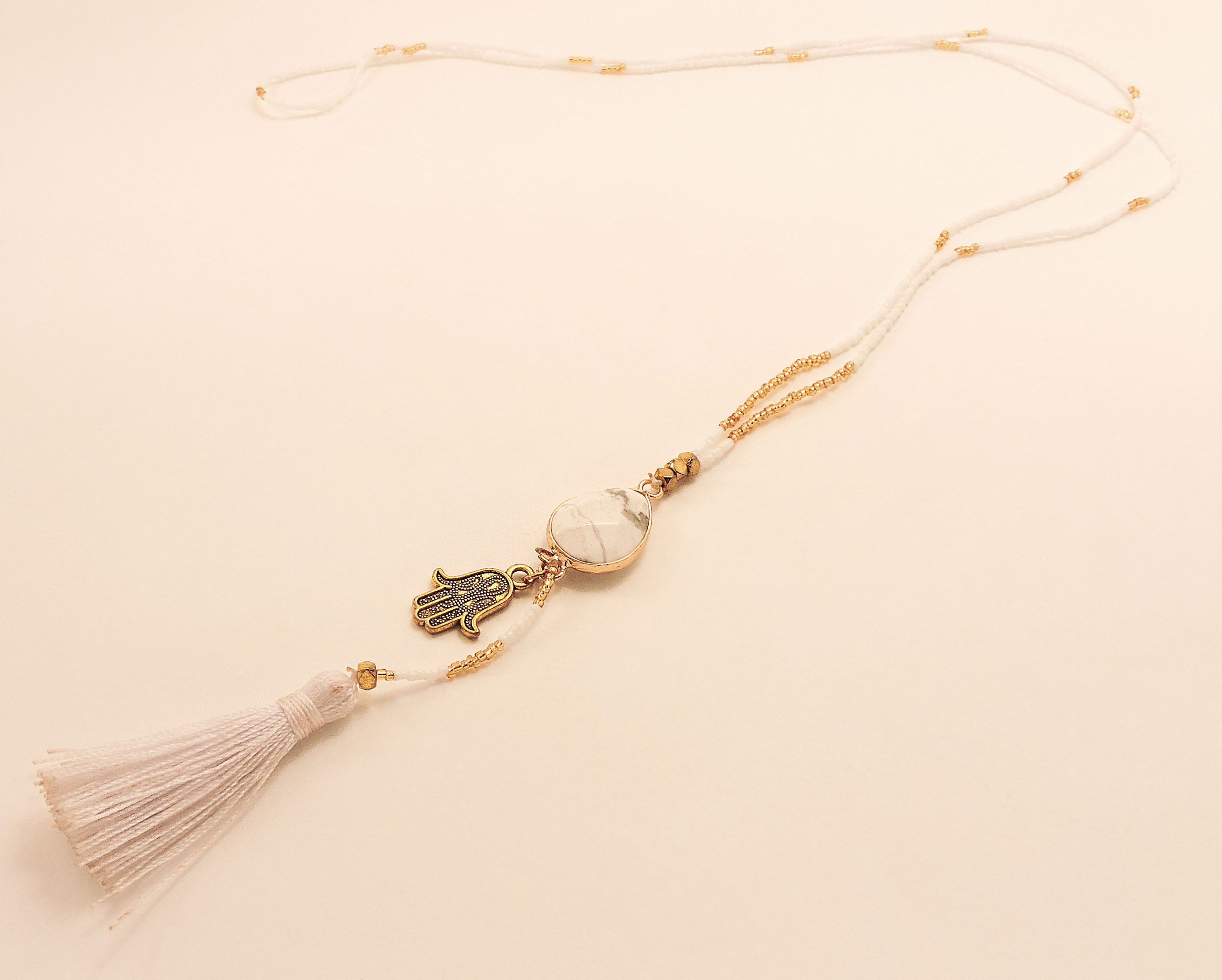 Sautoir blanc en howlite et perles de rocaille