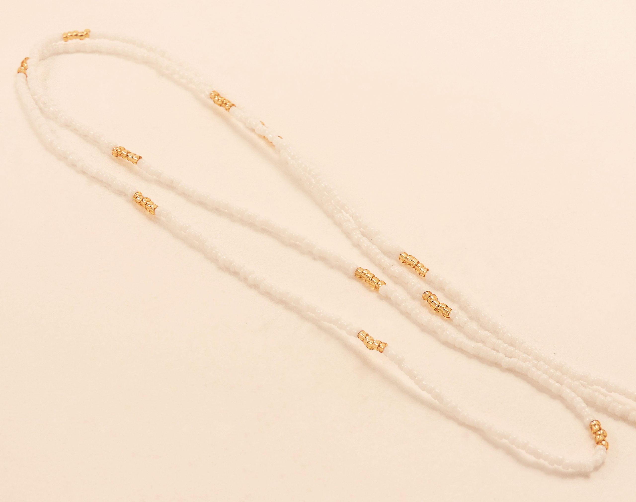 Sautoir blanc en howlite et perles de rocaille