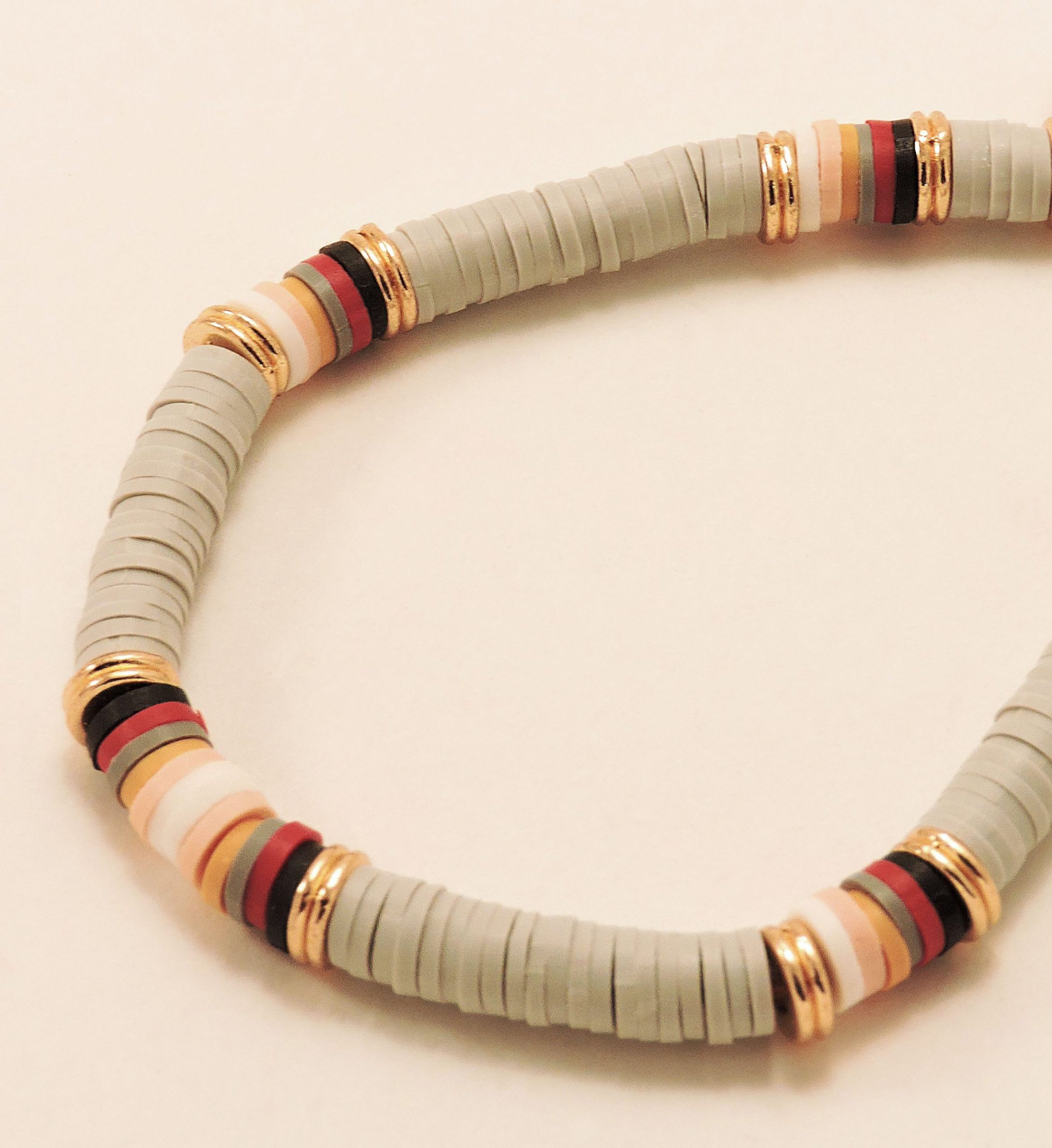 Bracelet réglable en perles de vinyle grises, dorées