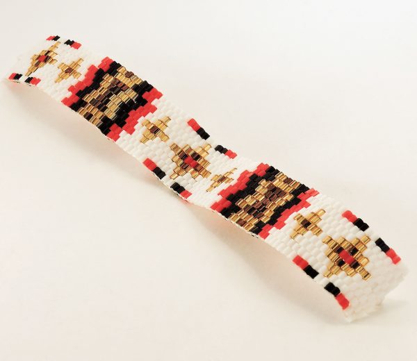 Bracelet réglable en perles blanches, rouges, noires et dorées