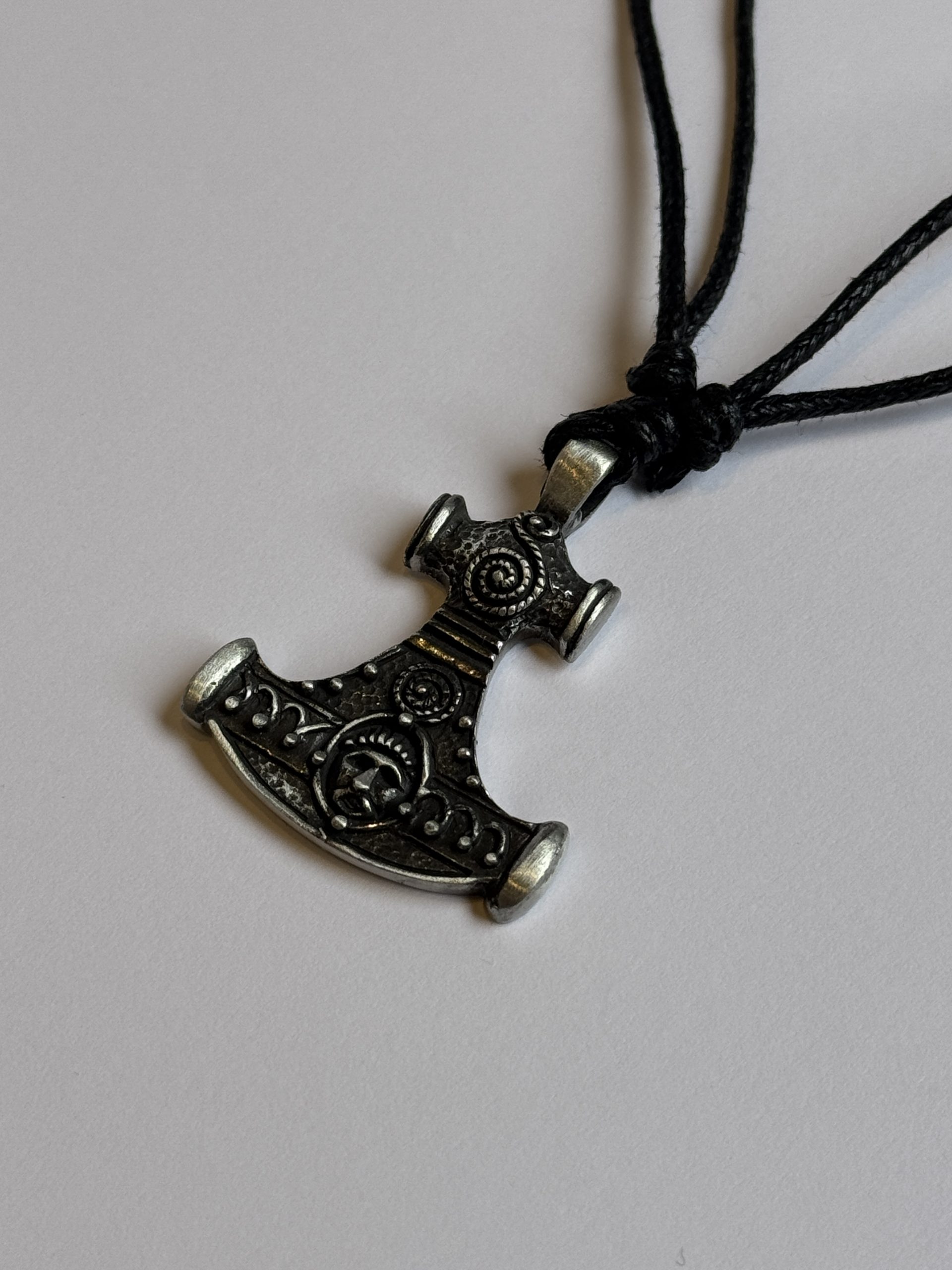 Collier étain marteau thor Collier étain marteau thor